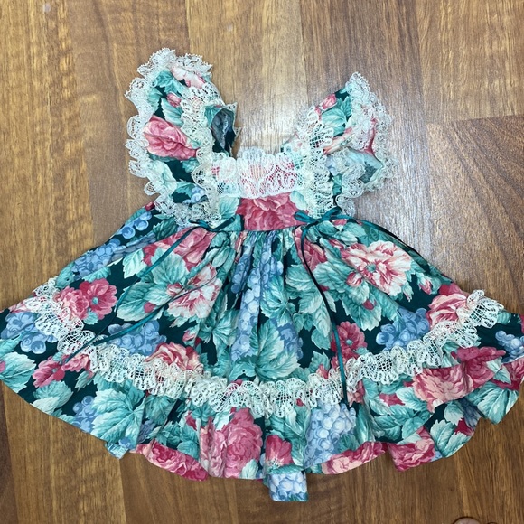 Gorgeous  Victorian style lace trim floral print newborn dress - Picture 5 of 5